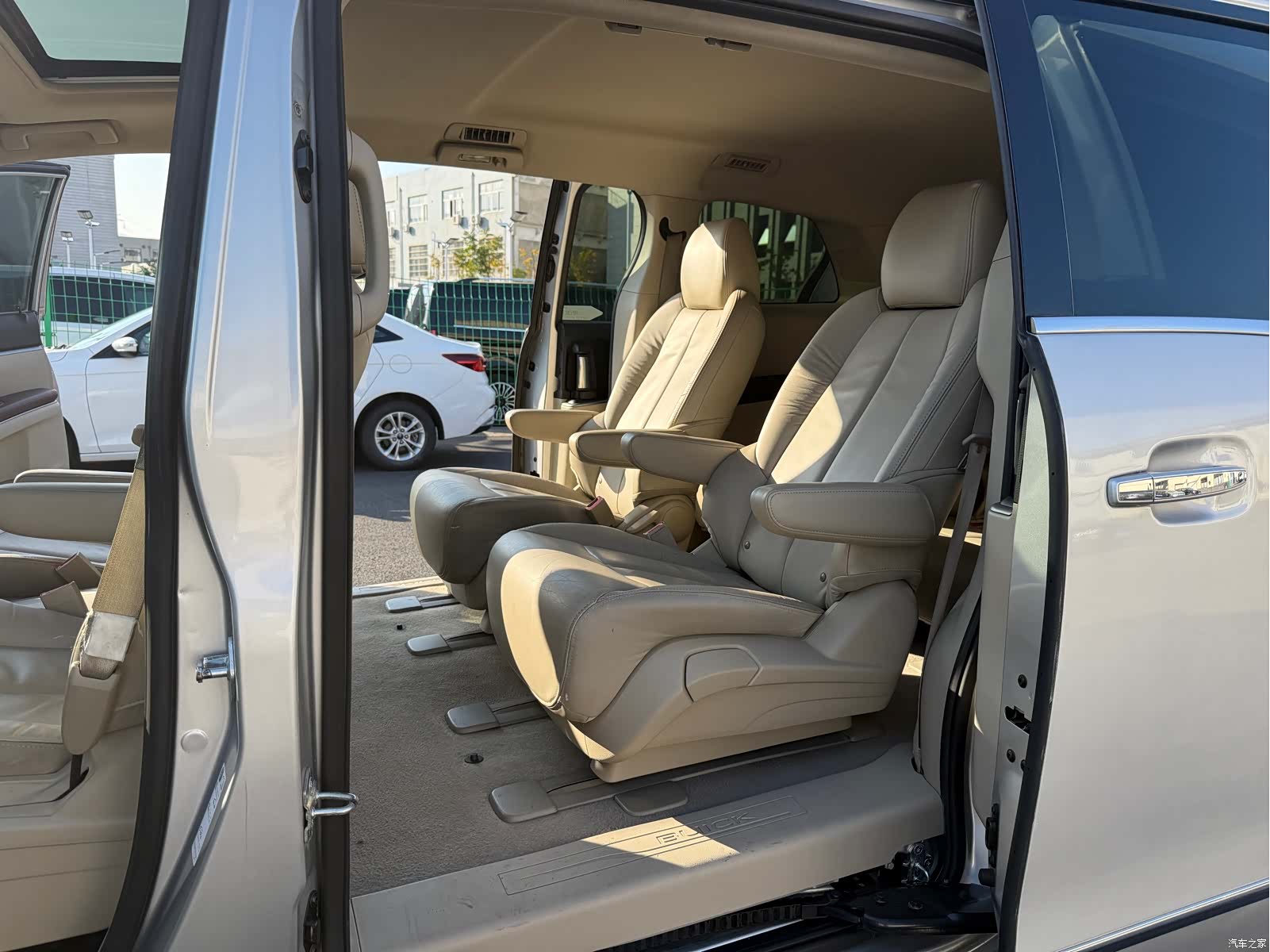 Buick GL8, 2019 19