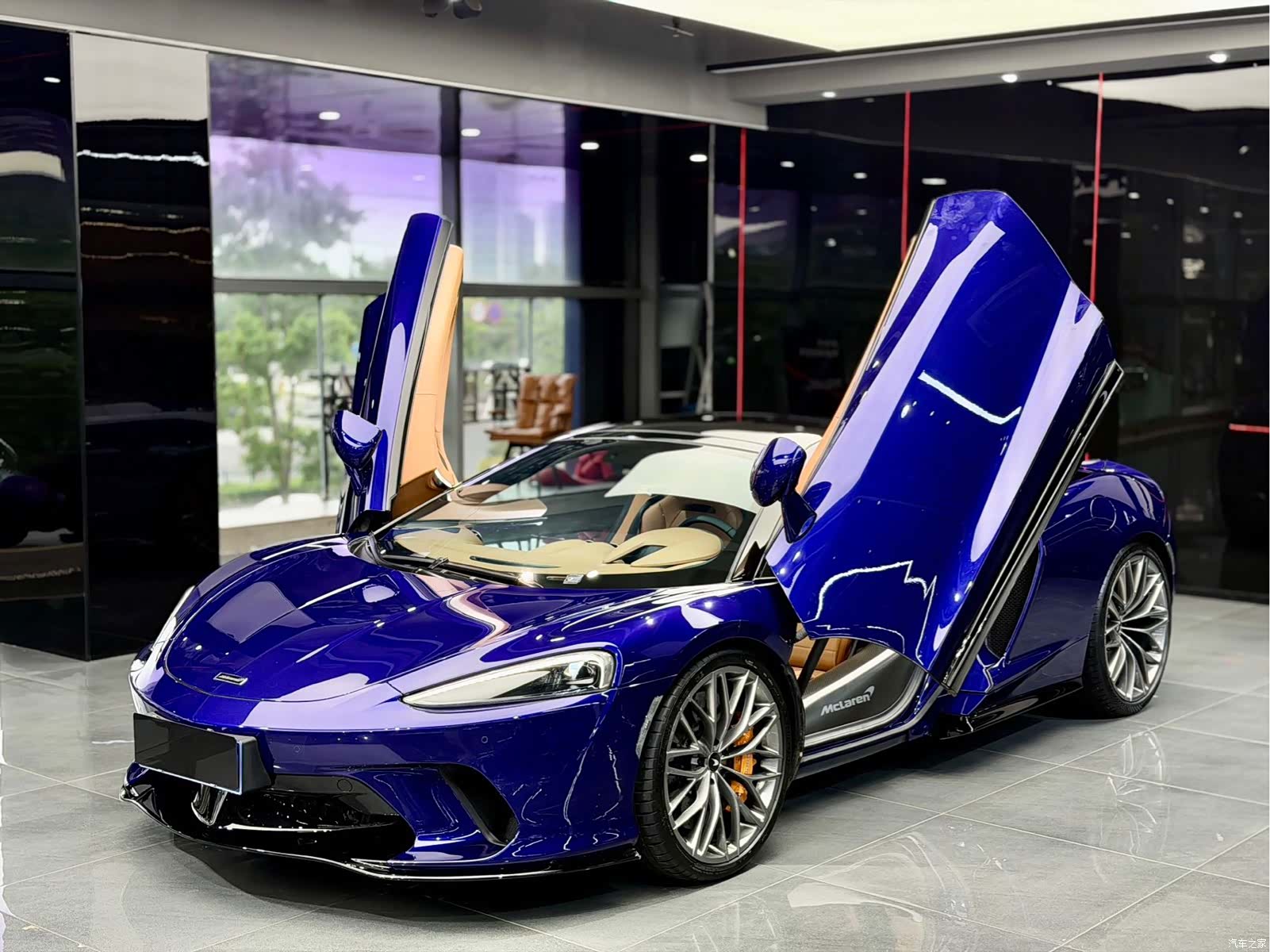 McLaren GT