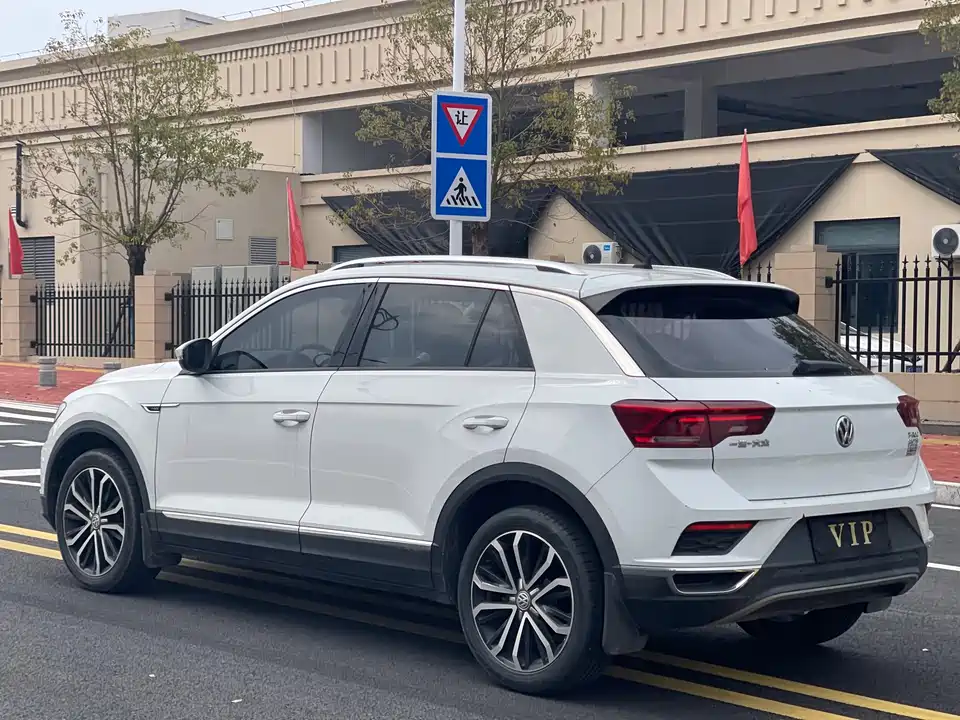 Volkswagen T-ROC exploring Songs