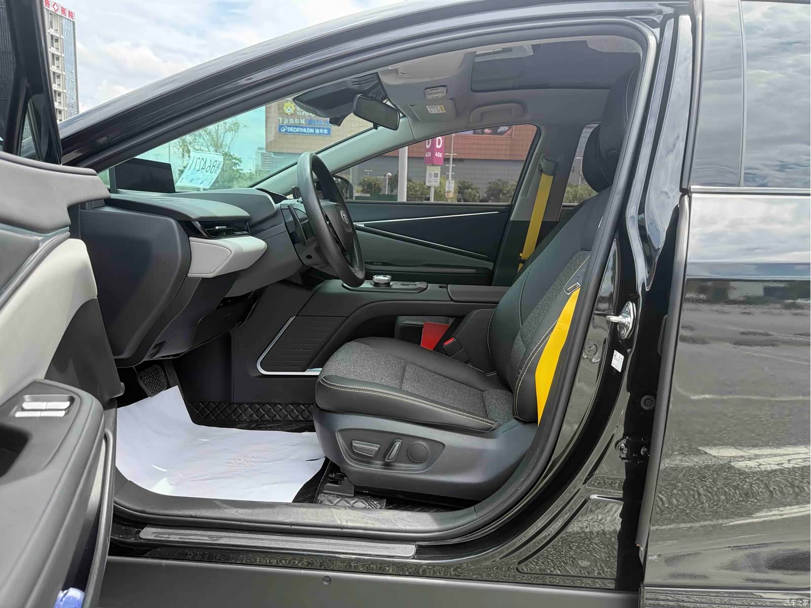 Toyota bZ5, 2025 4