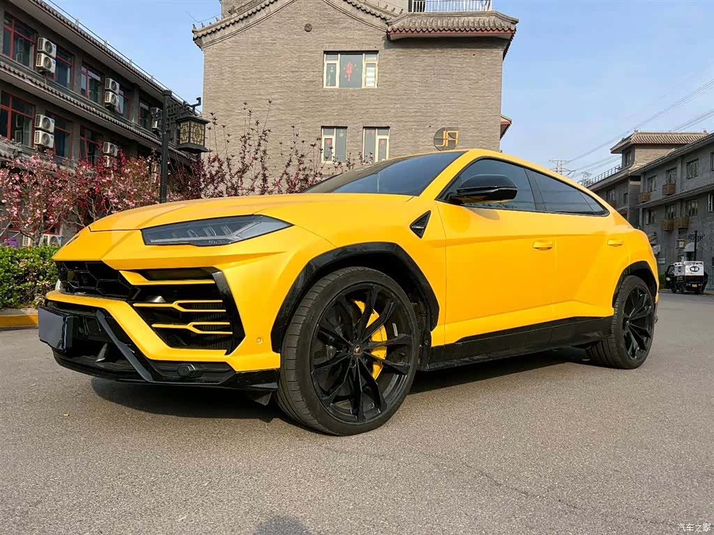 Lamborghini Urus, 2021 1