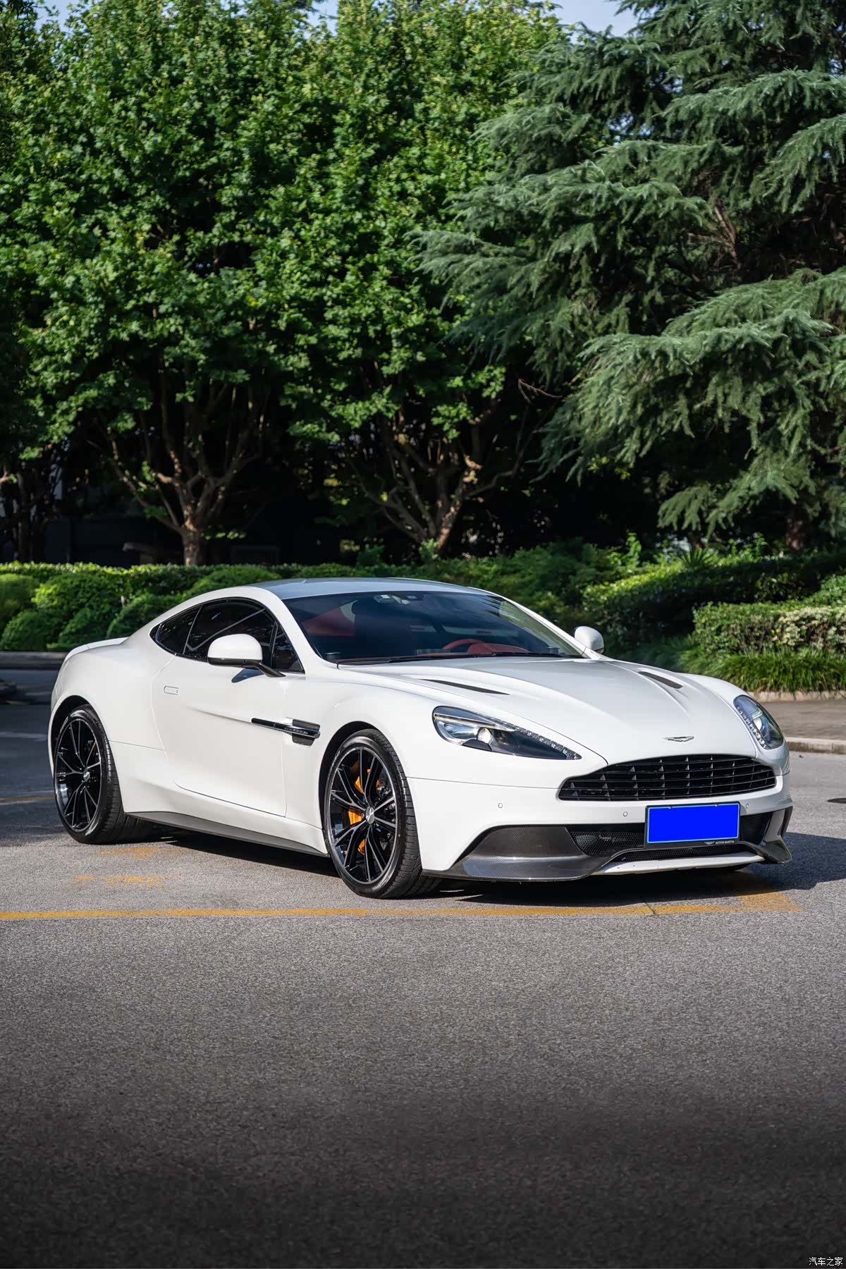 Aston Martin Vanquish, 2014 3