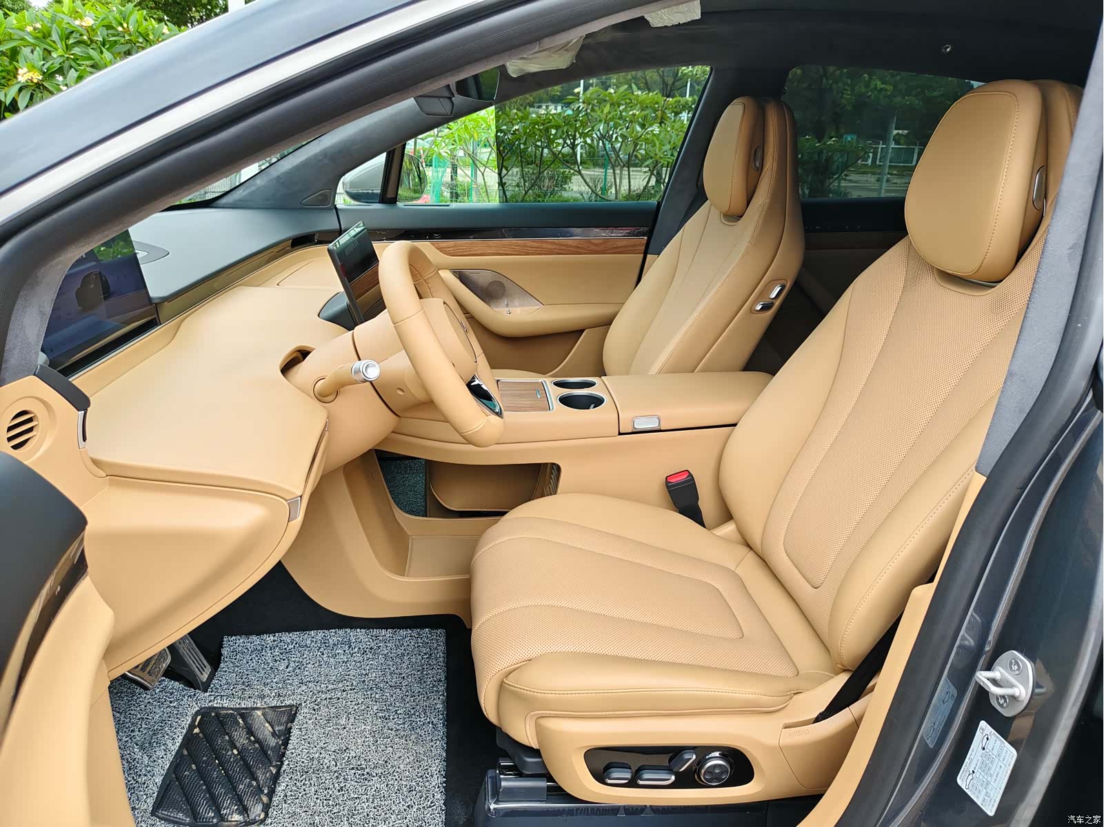 Luxeed R7, 2026 10