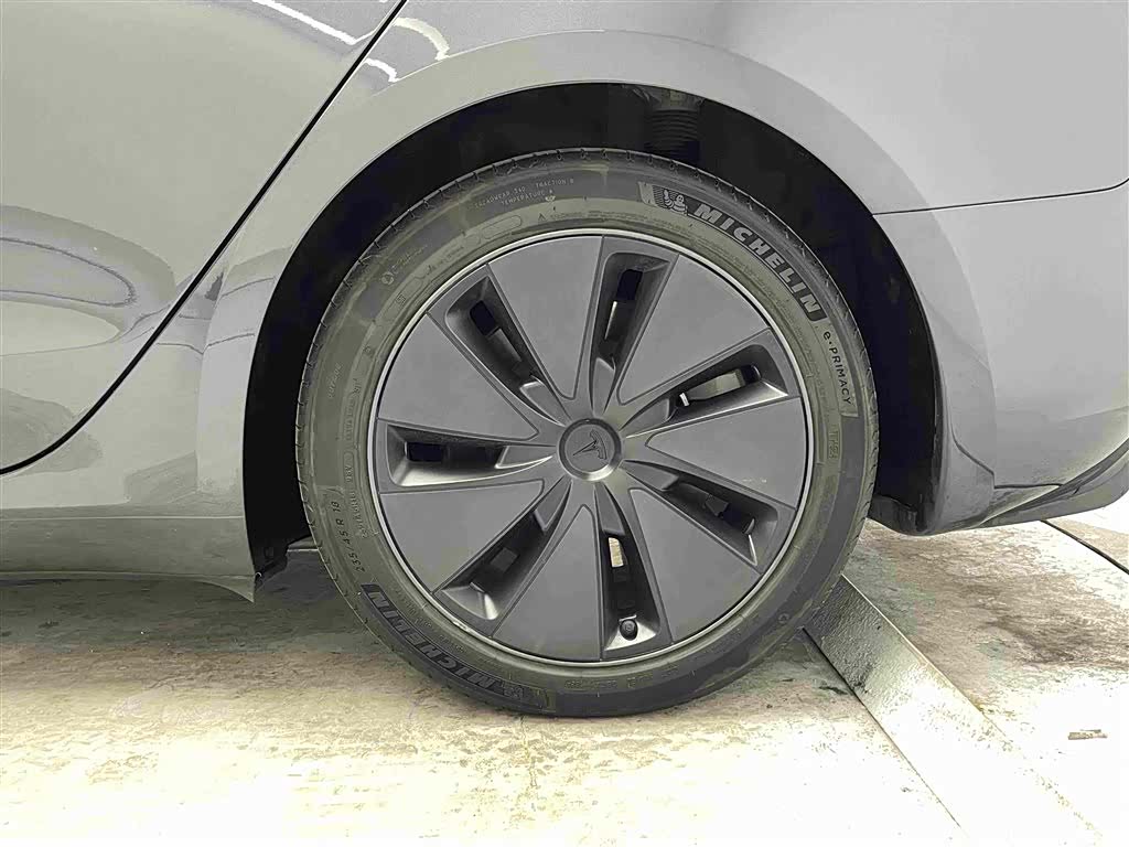 Tesla Model 3, 2024 12