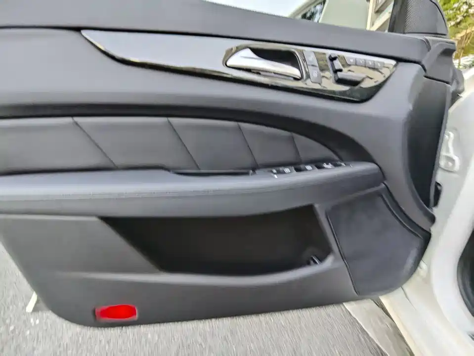 Mercedes-Benz CLS Mercedes-Benz CLS