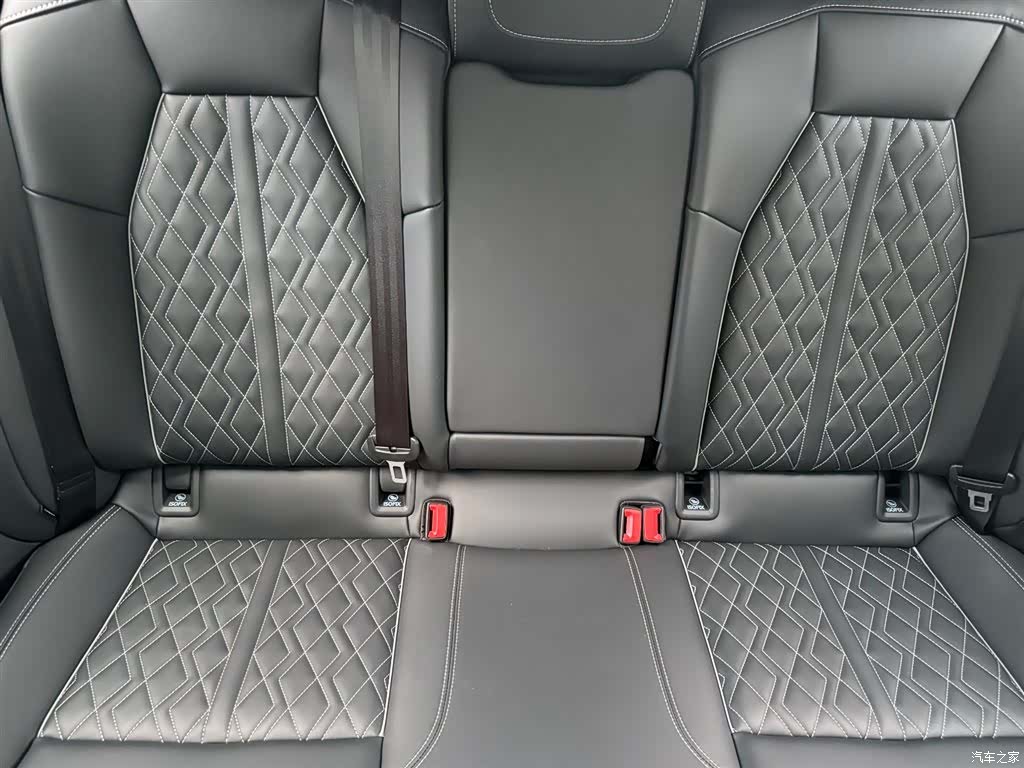 Audi Flying Spur, 2025 20