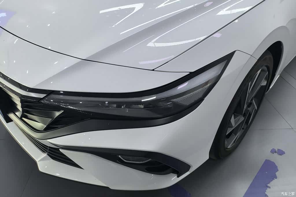 Hyundai Elantra, 2025 все фото