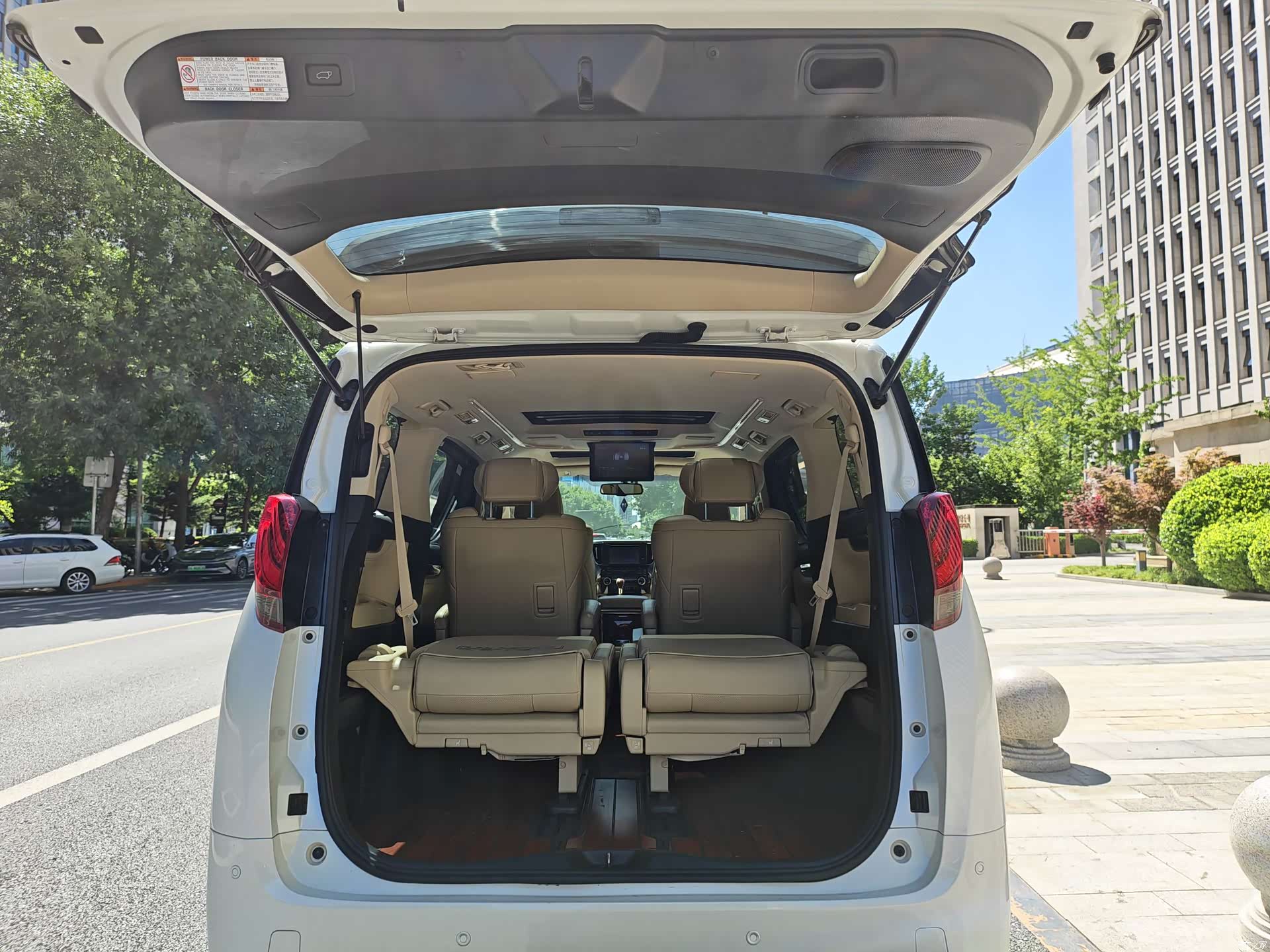 Toyota Alphard, 2016 8
