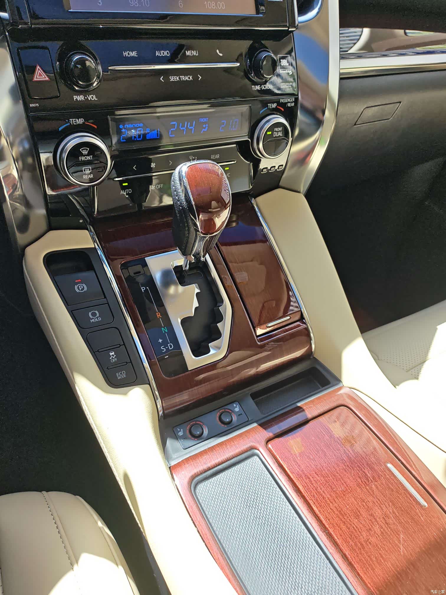 Toyota Alphard, 2016 24