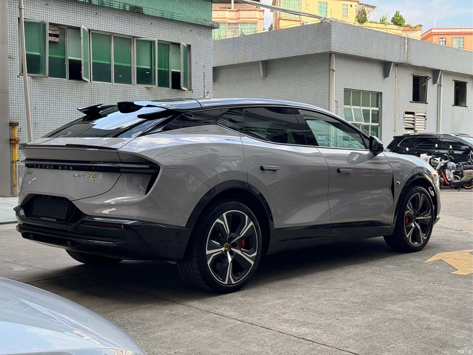 Lotus ELETRE, 2023 6
