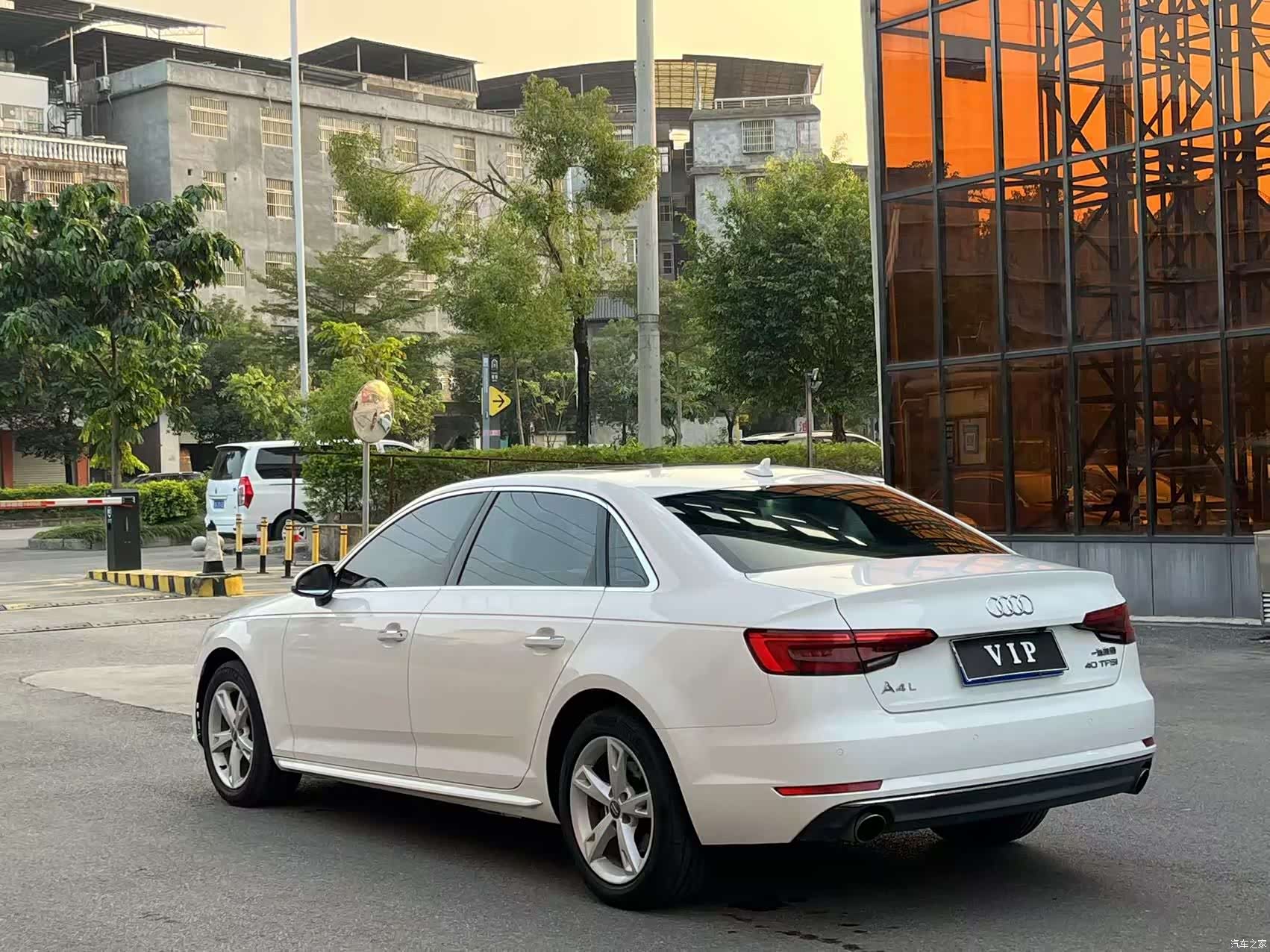 Audi A4L, 2017 все фото