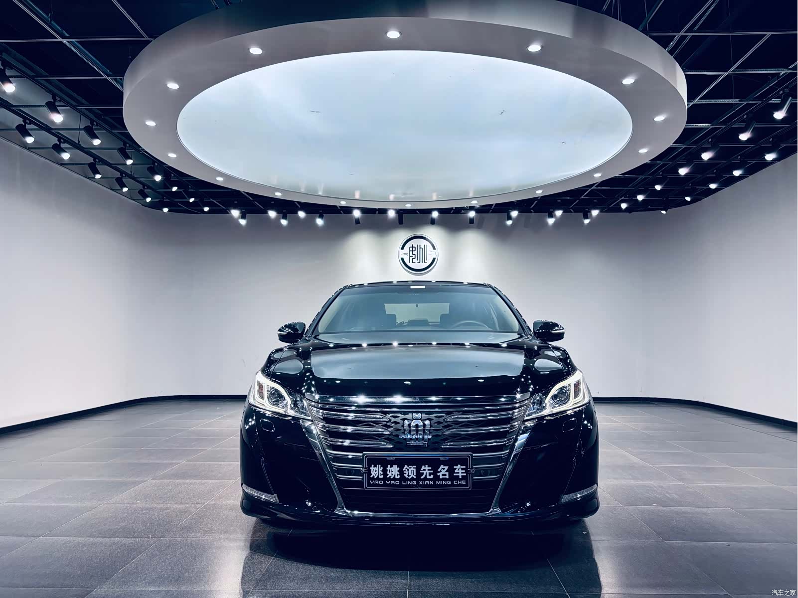 Toyota Crown, 2017 2