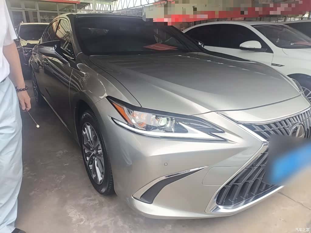 Lexus ES, 2022 4