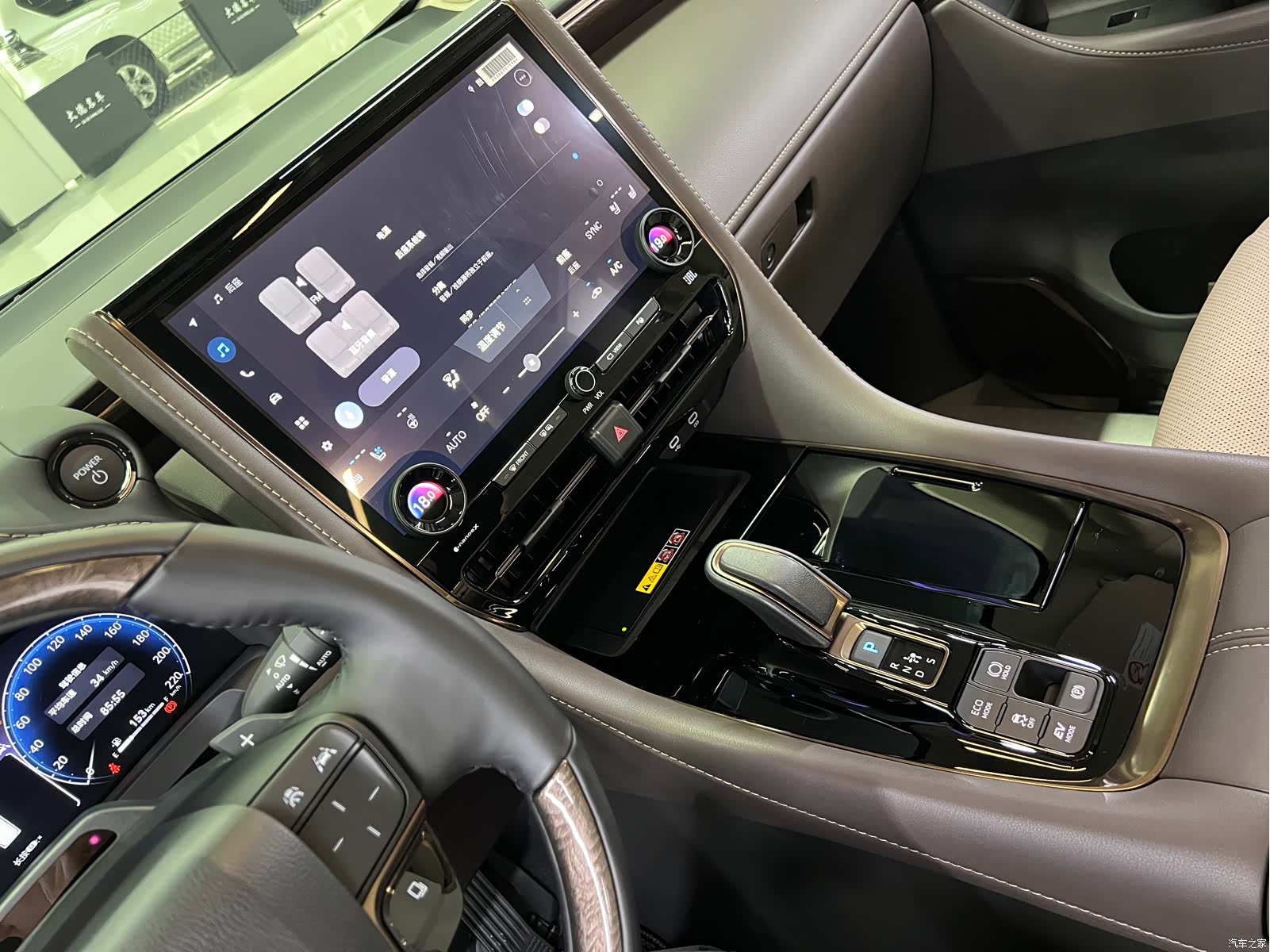 Toyota Alphard, 2025 25