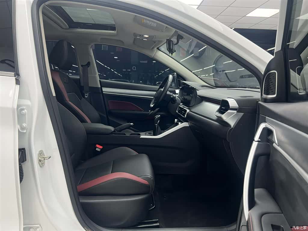 Geely Coolray, 2022 17