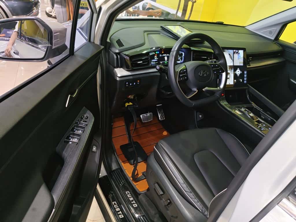 Hyundai Custo, 2022 16