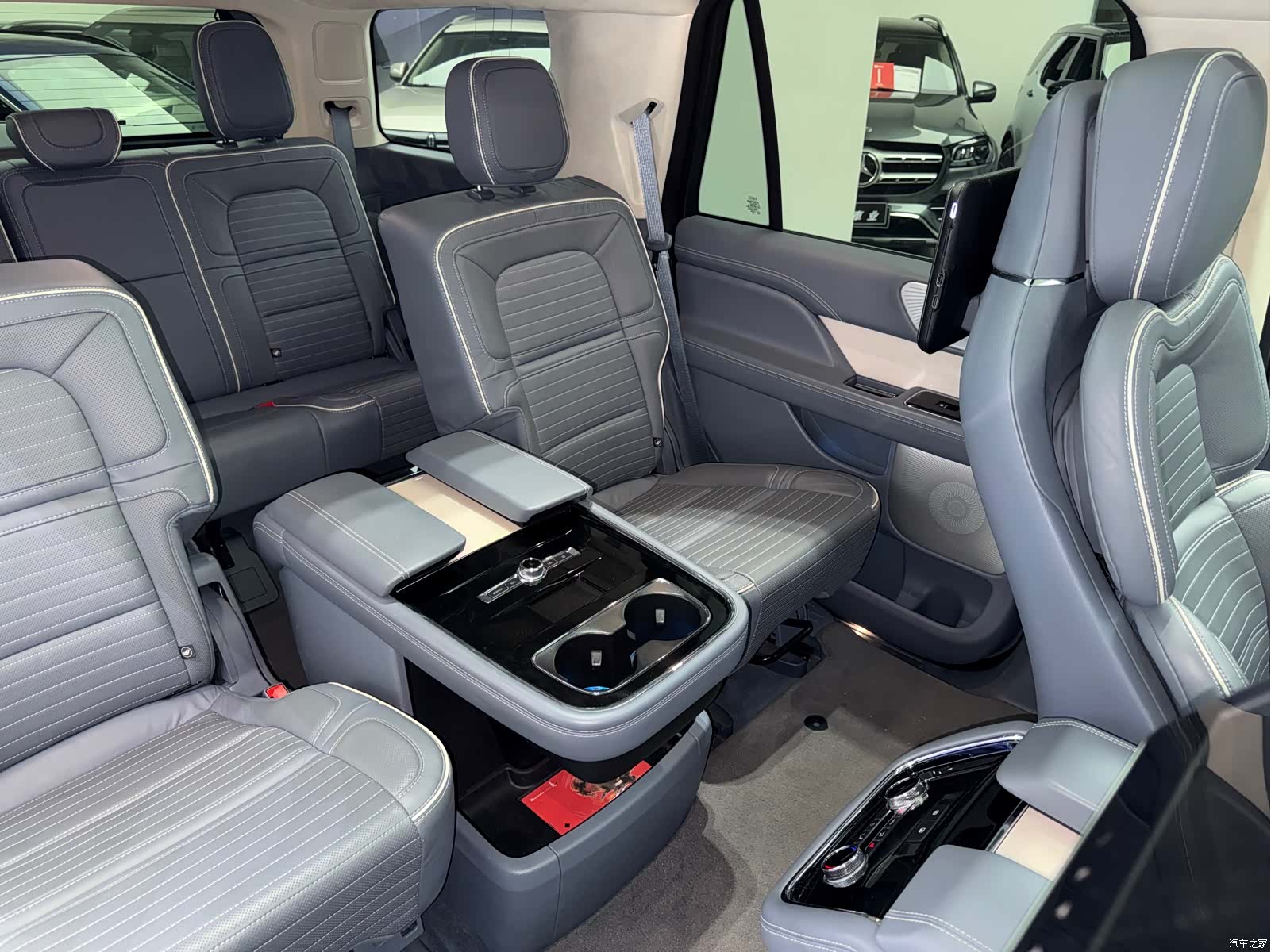 Lincoln Navigator, 2019 13