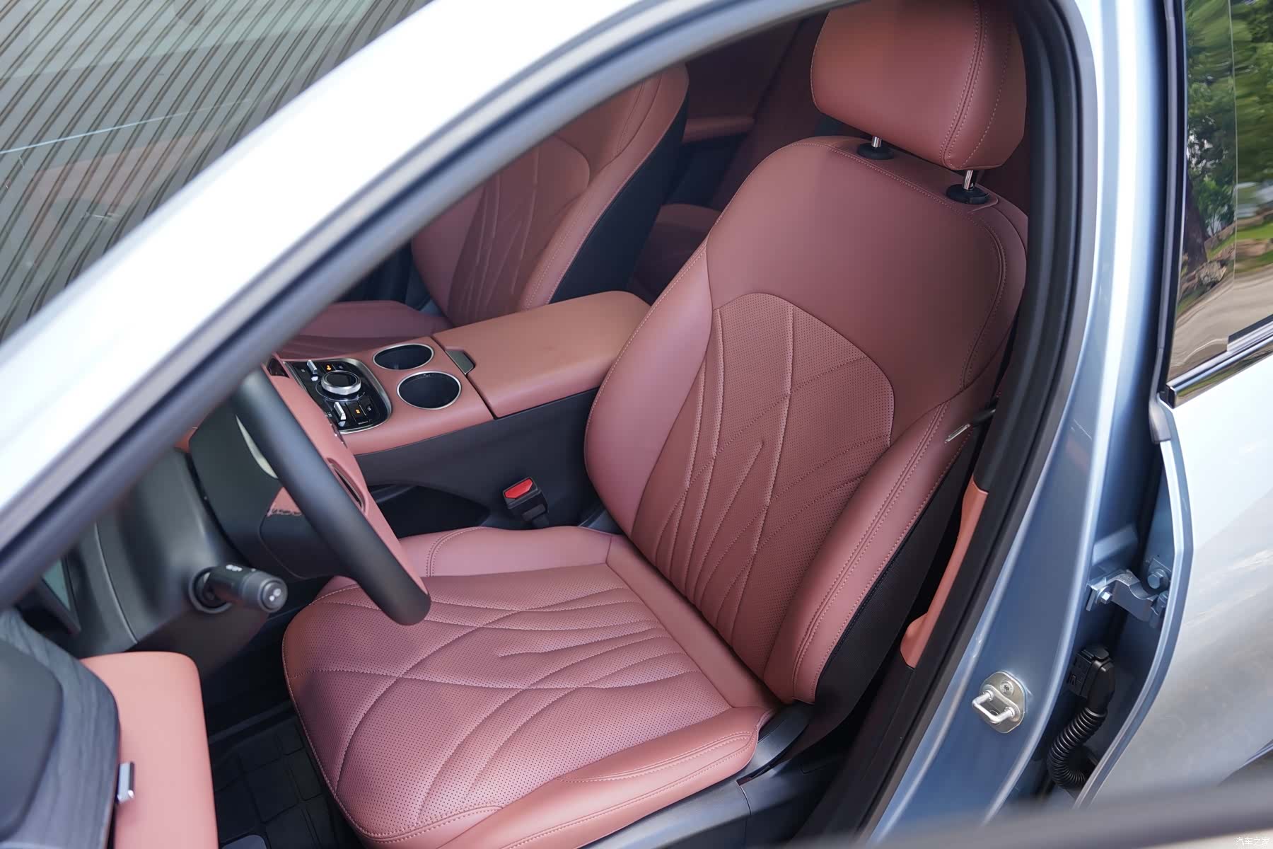 Geely Galaxy L6, 2025 11
