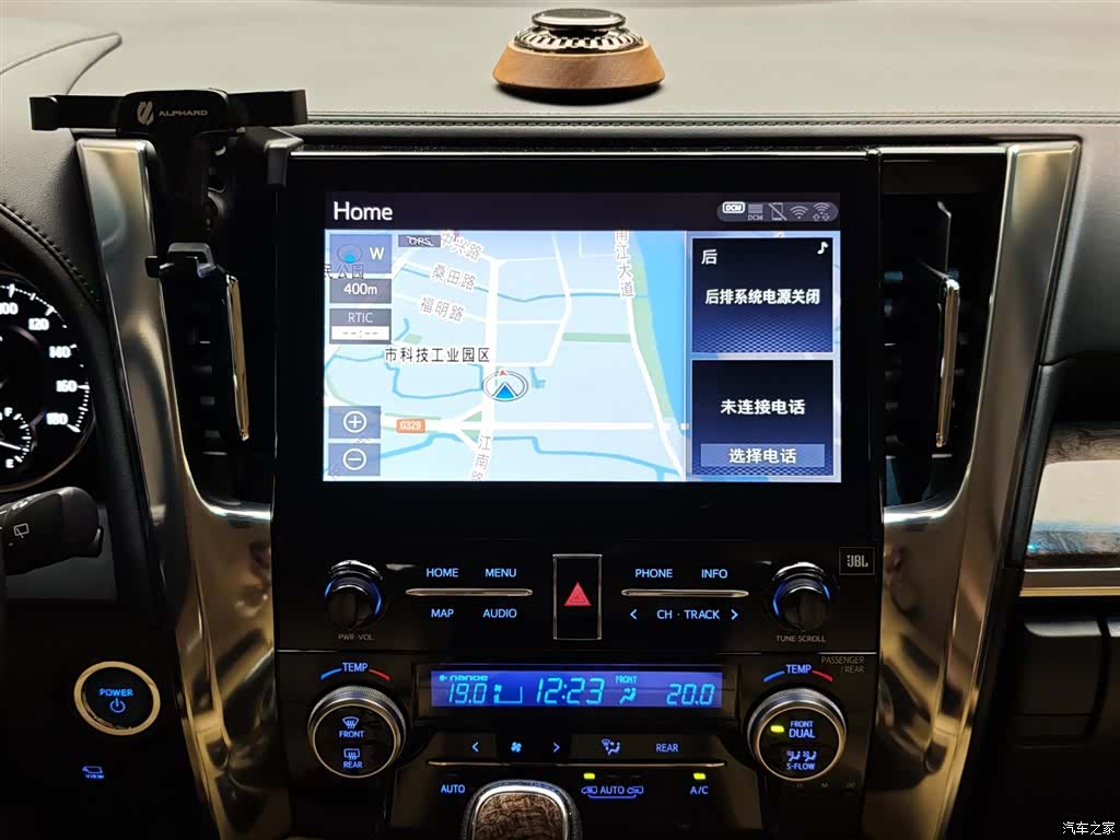 Toyota Alphard, 2022 15