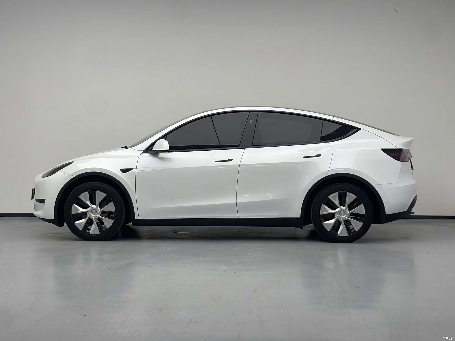 Tesla Model Y, 2024 7