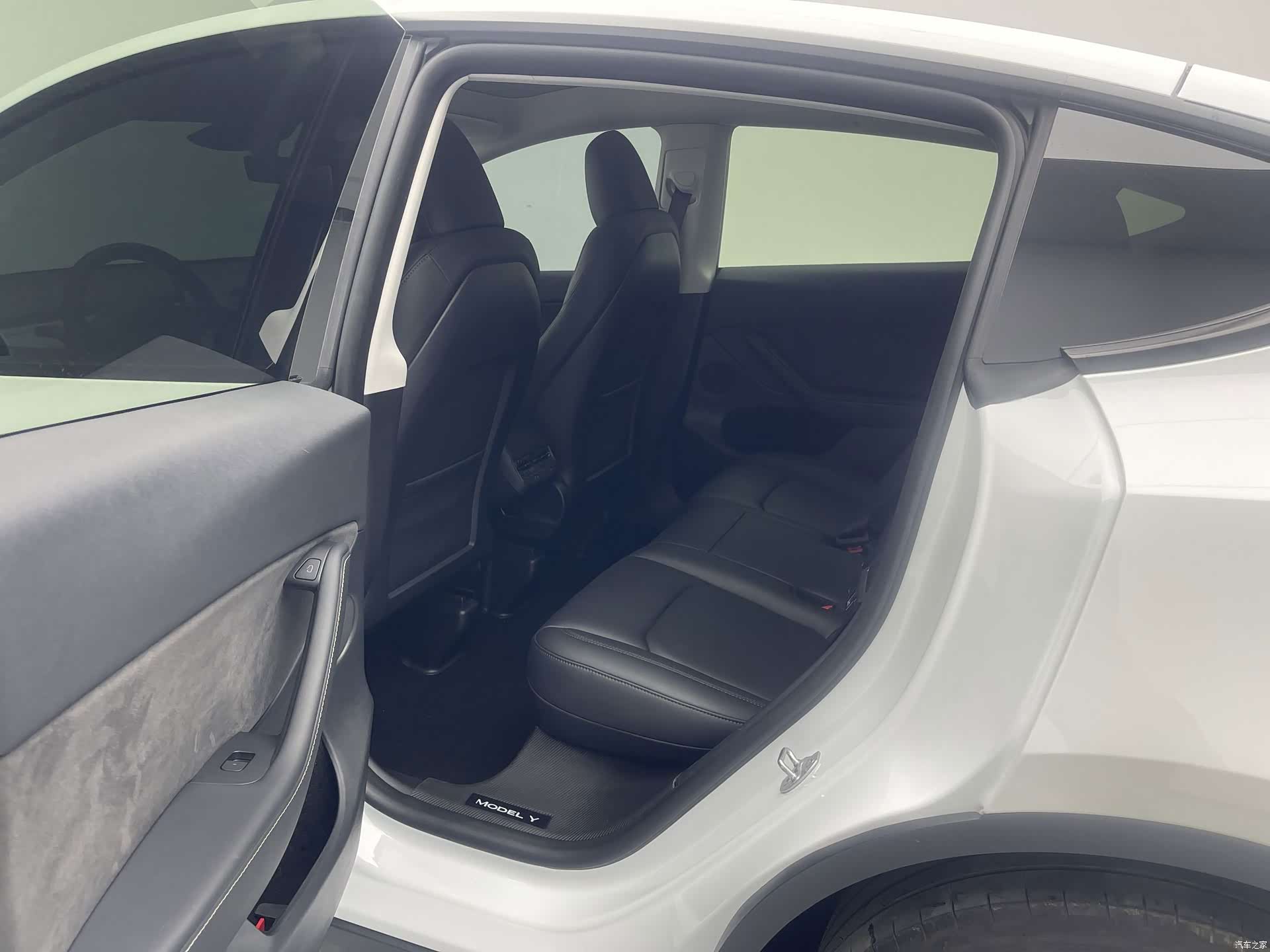 Tesla Model Y, 2024 14