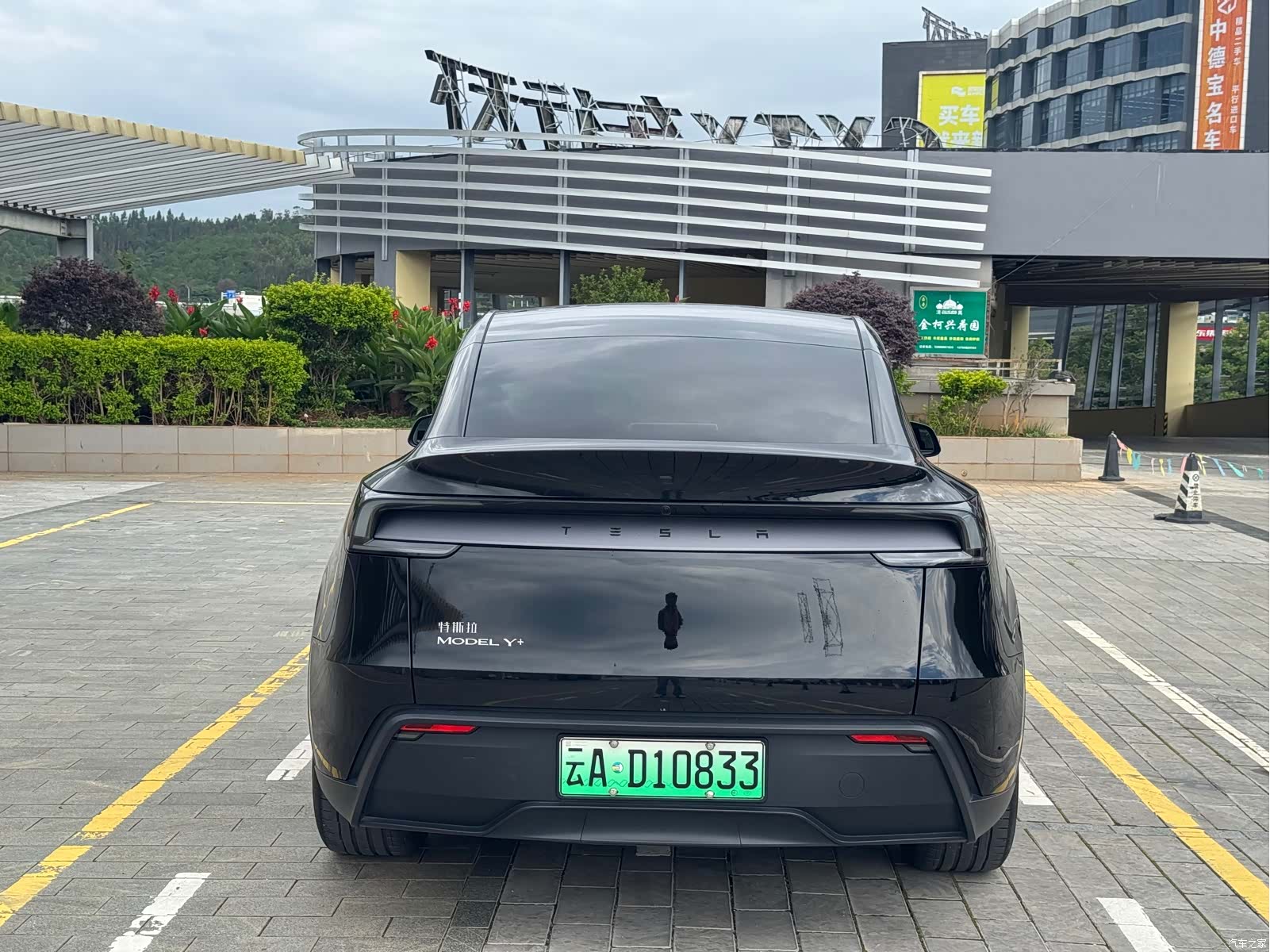 Tesla Model Y, 2025 10