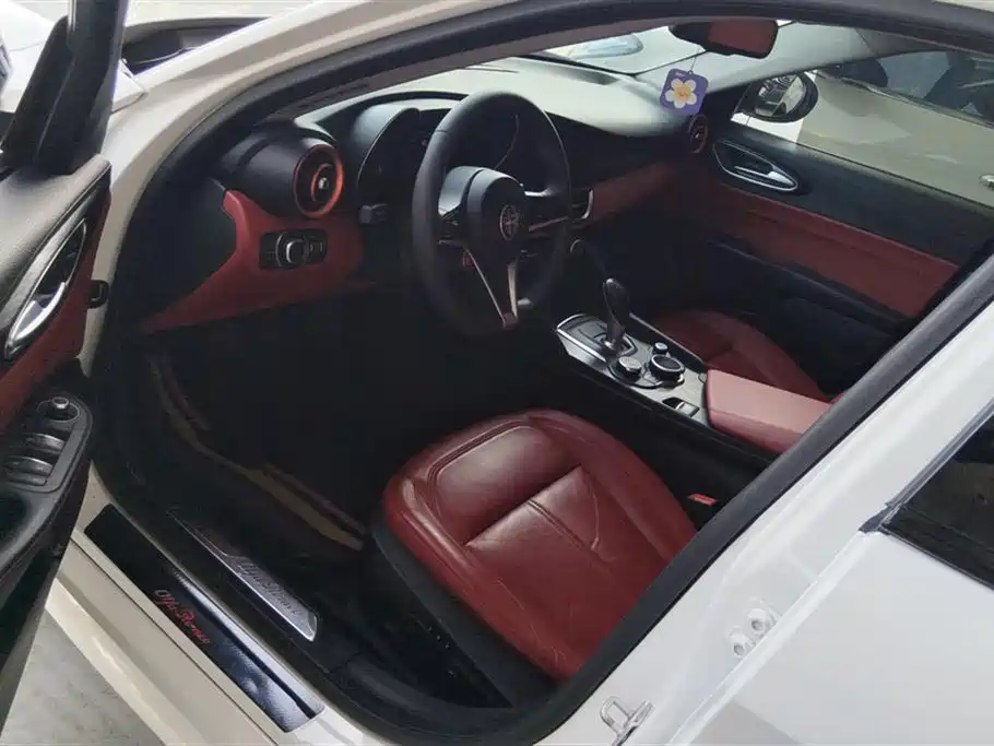 Alfa Romeo Giulia Alfa Romeo Giulia