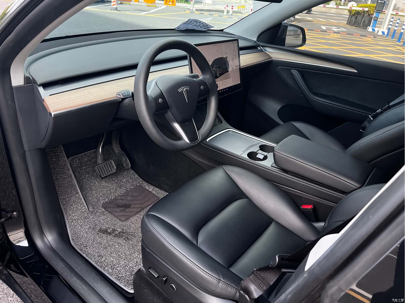 Tesla Model Y, 2023 4