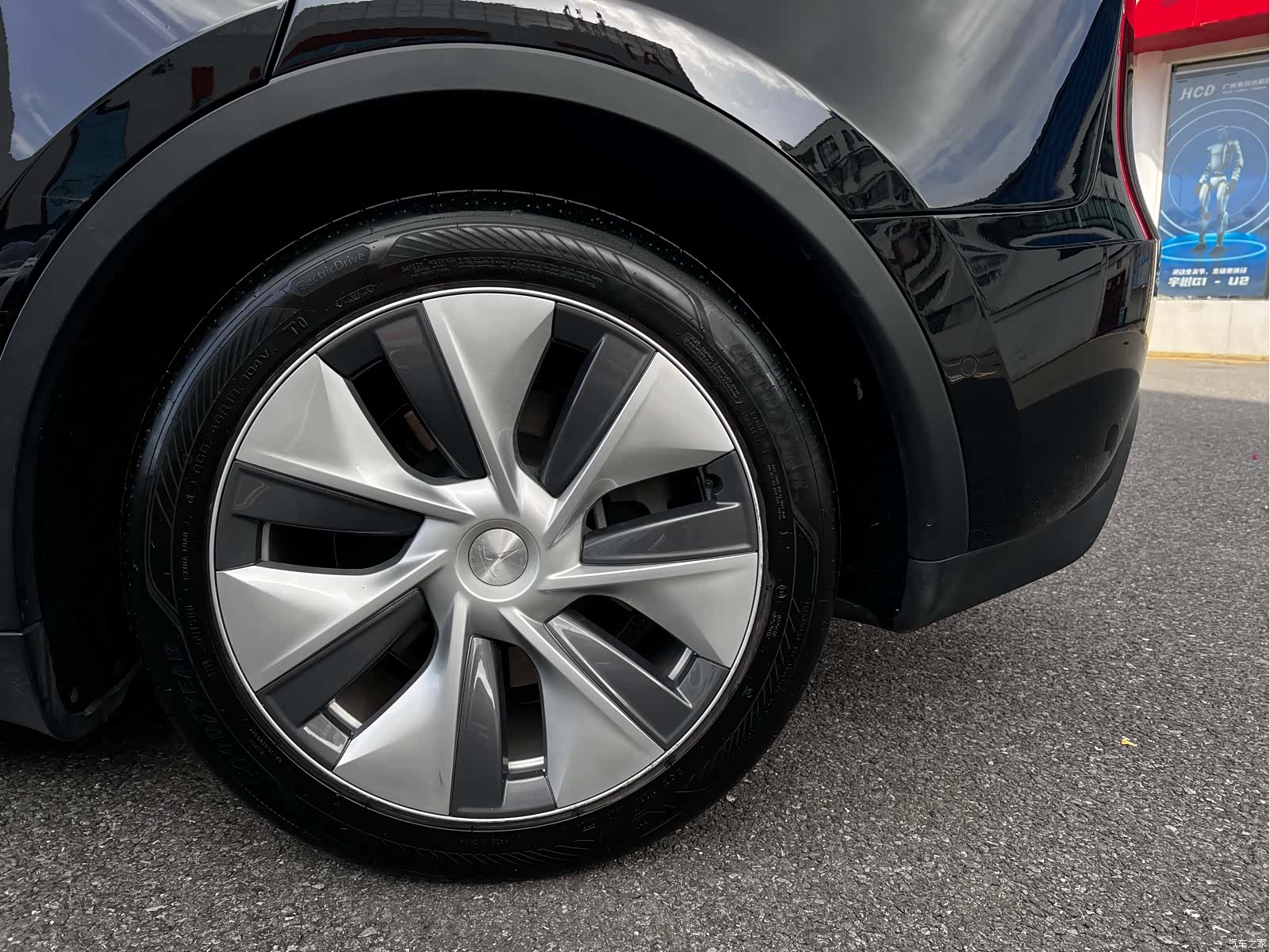 Tesla Model Y, 2023 14