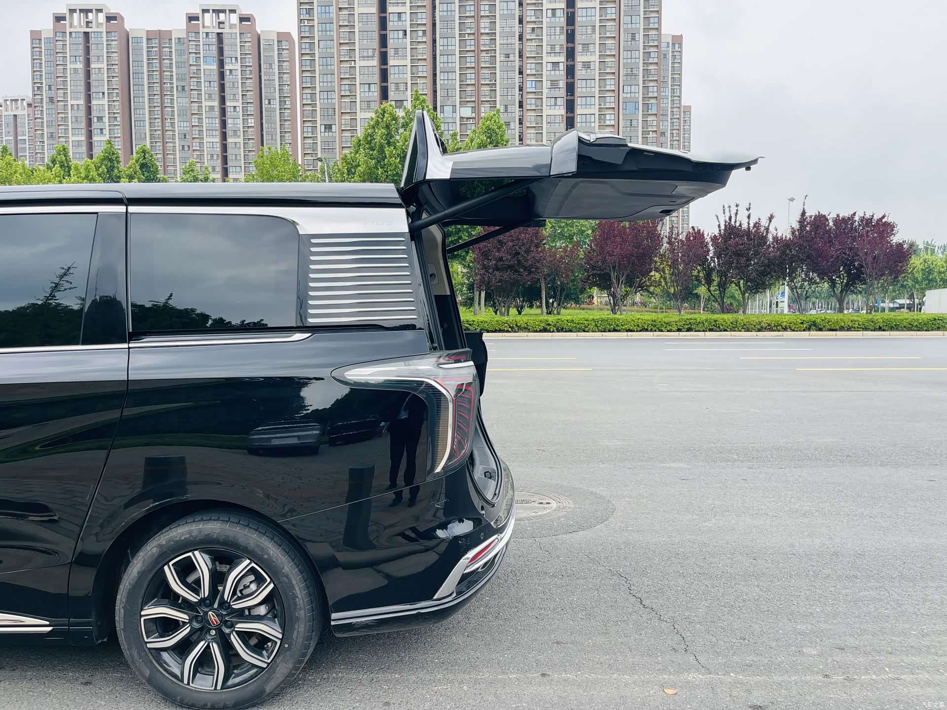 Hongqi HQ9, 2023 25