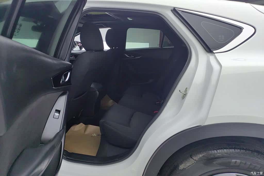 Mazda CX-4, 2023 11