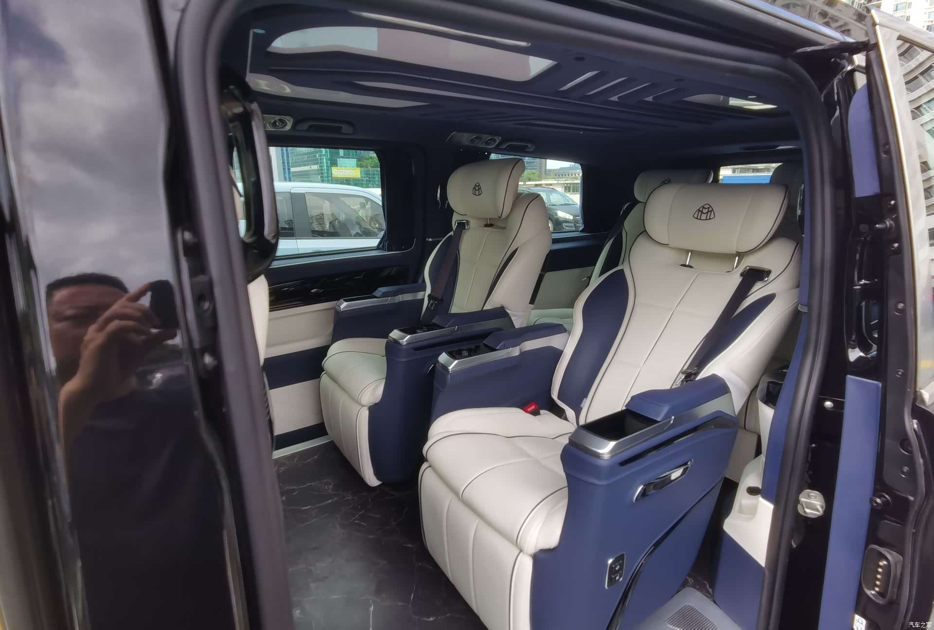 Mercedes-Benz 7, 2024 10
