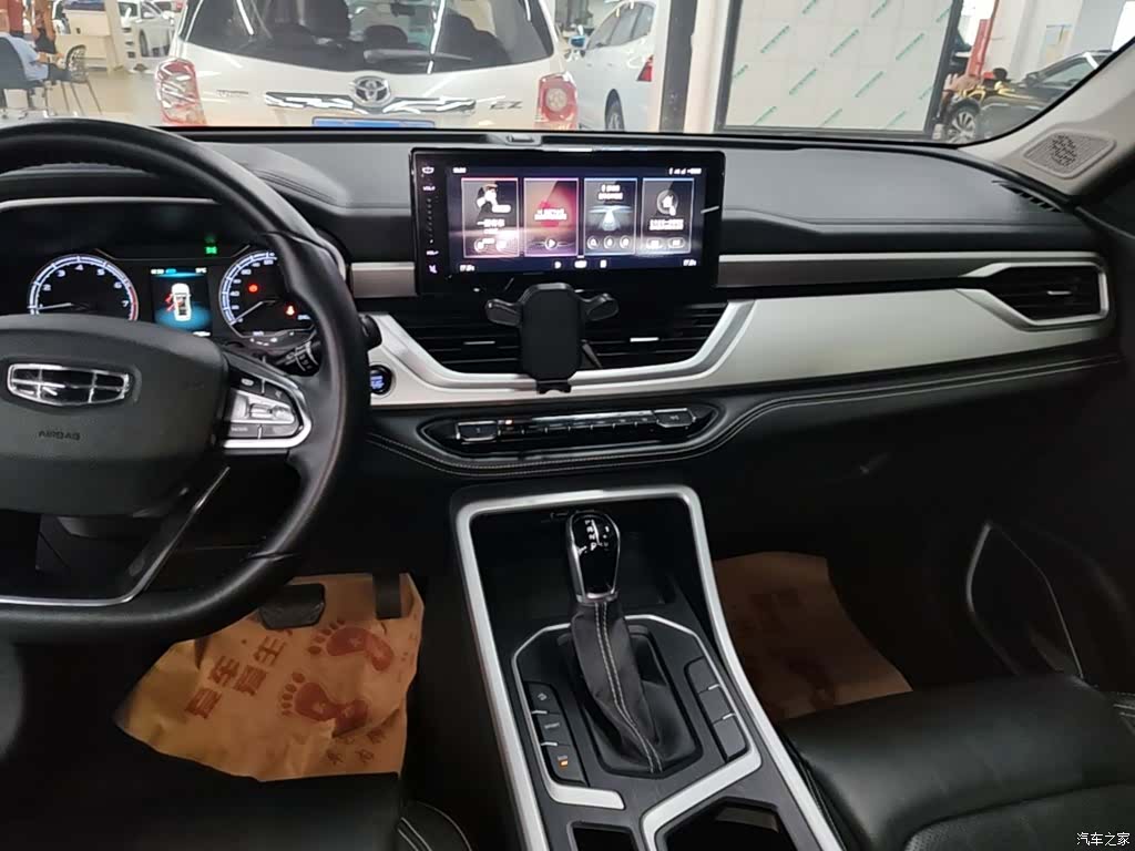 Geely X6, 2020 13