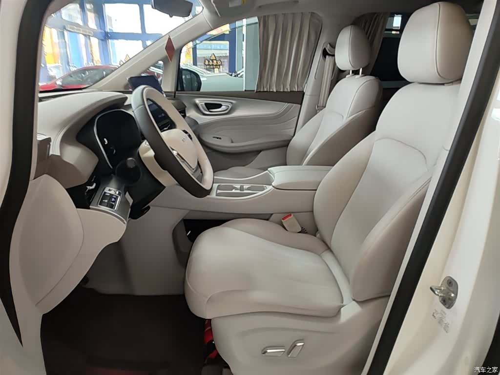 Roewe iMAX8, 2025 15