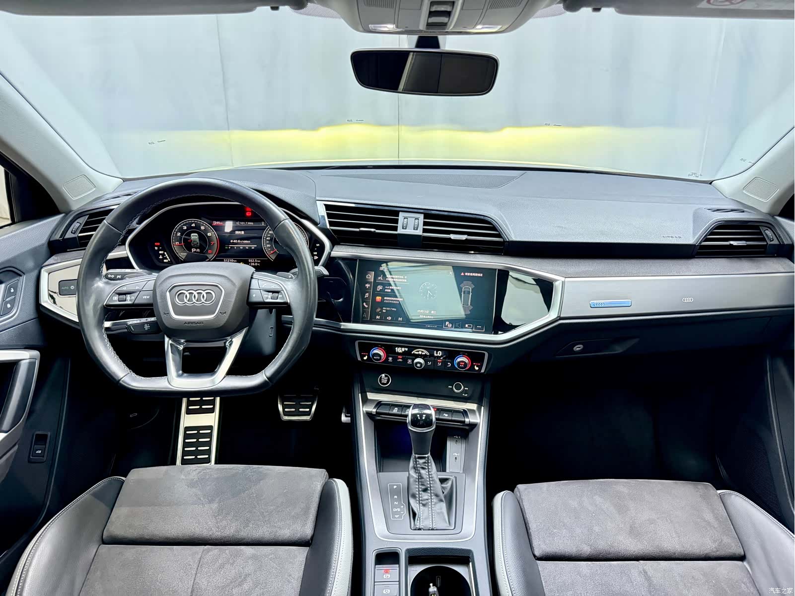 Audi Q3, 2022 10