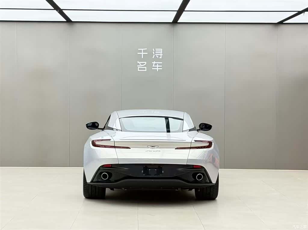 Aston Martin DB11, 2019 15