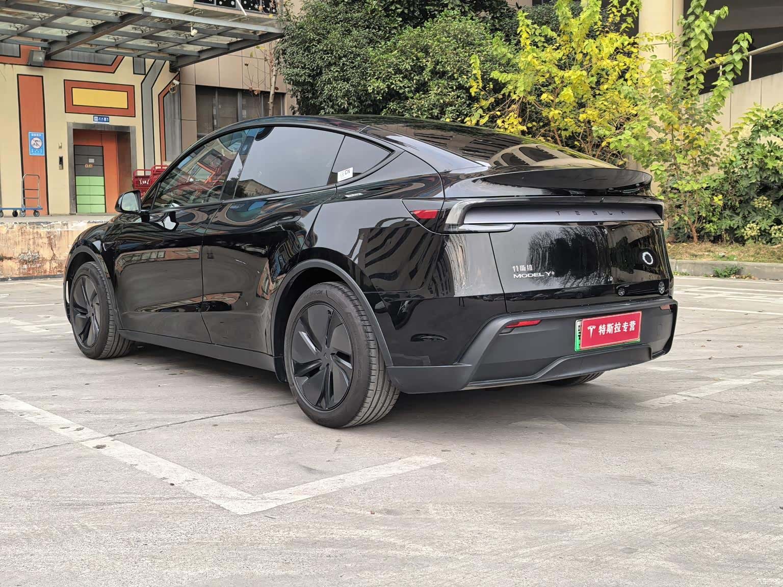 Tesla Model Y, 2025 10