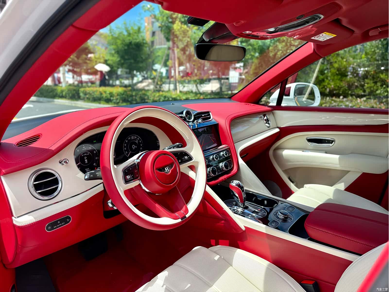 Bentley Bentayga, 2026 4