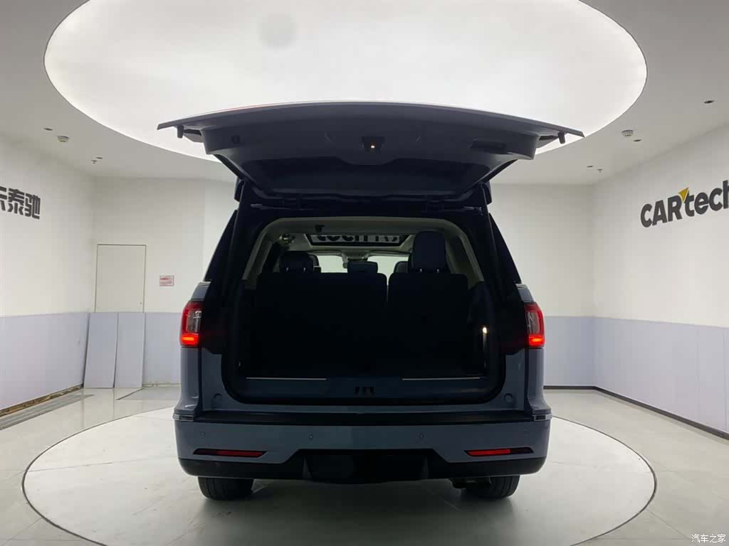 Lincoln Navigator, 2021 30