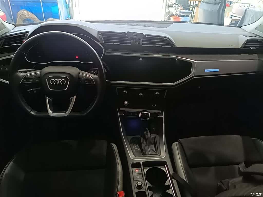 Audi Q3, 2019 10