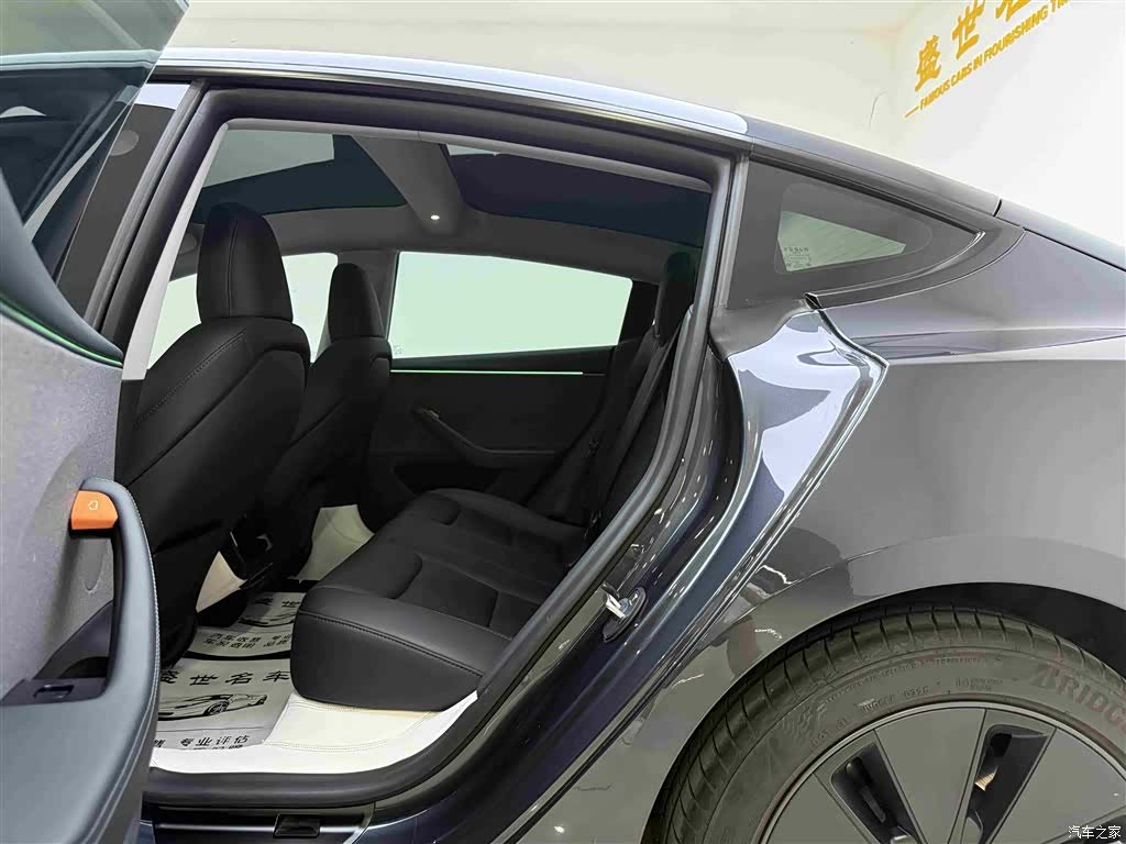 Tesla Model 3, 2025 6