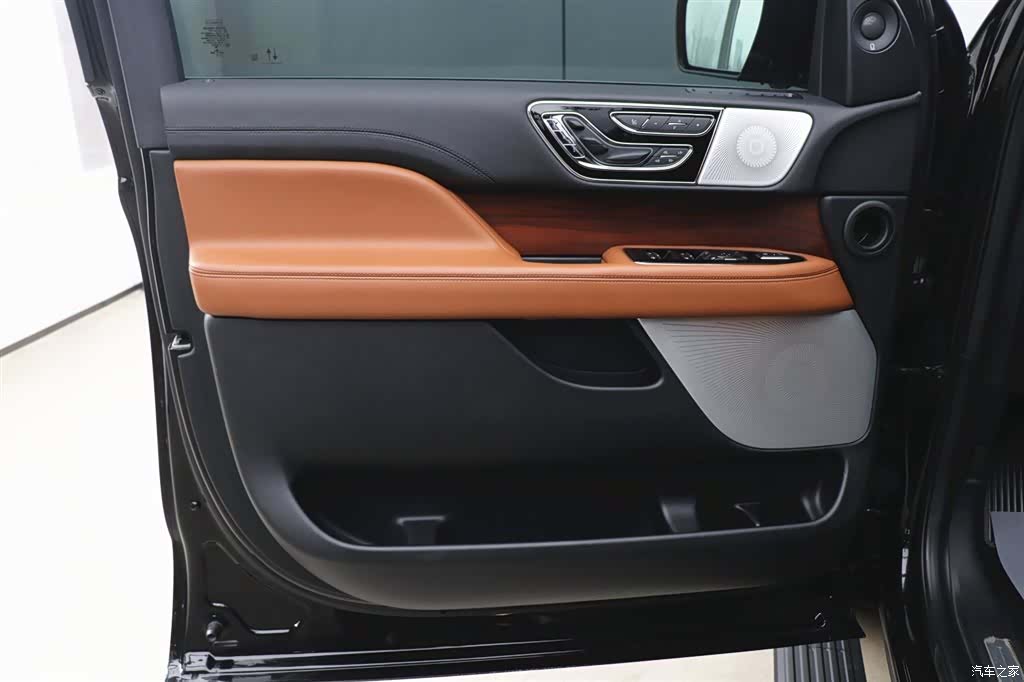 Lincoln Navigator, 2022 11