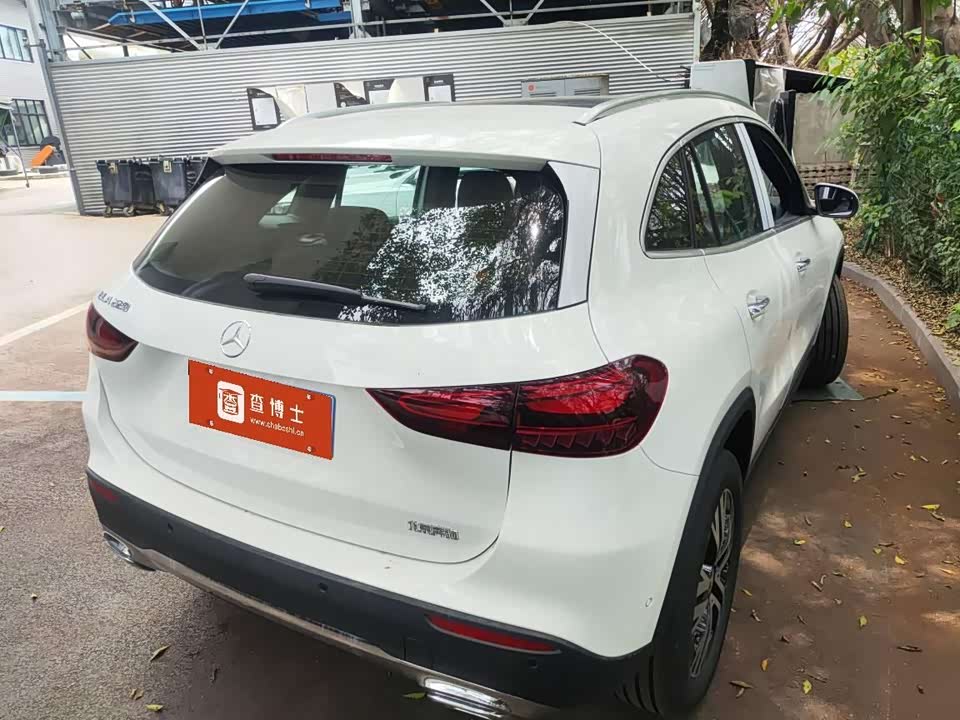 Mercedes-Benz GLA Mercedes-Benz GLA