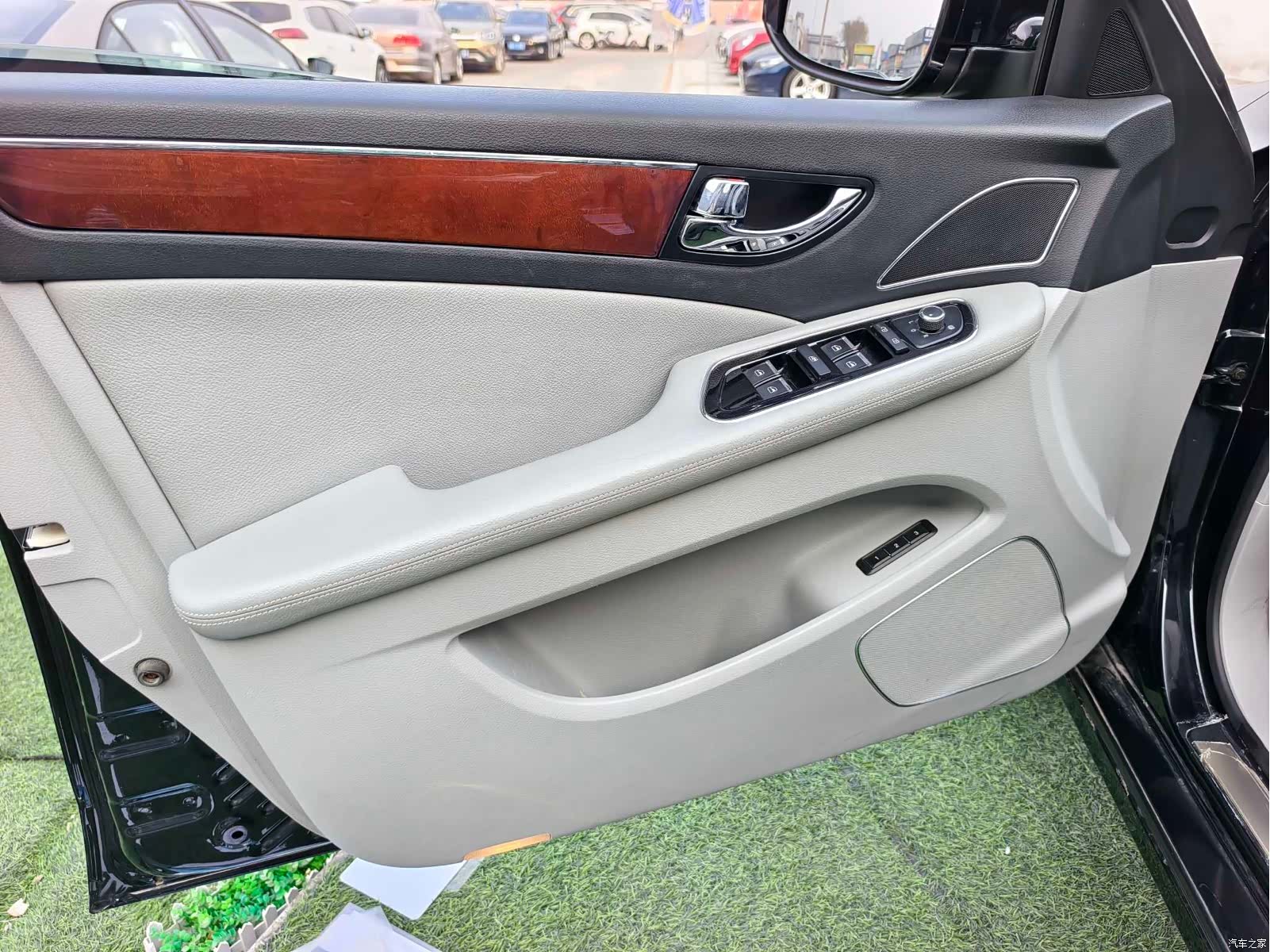 Hongqi H7, 2013 10