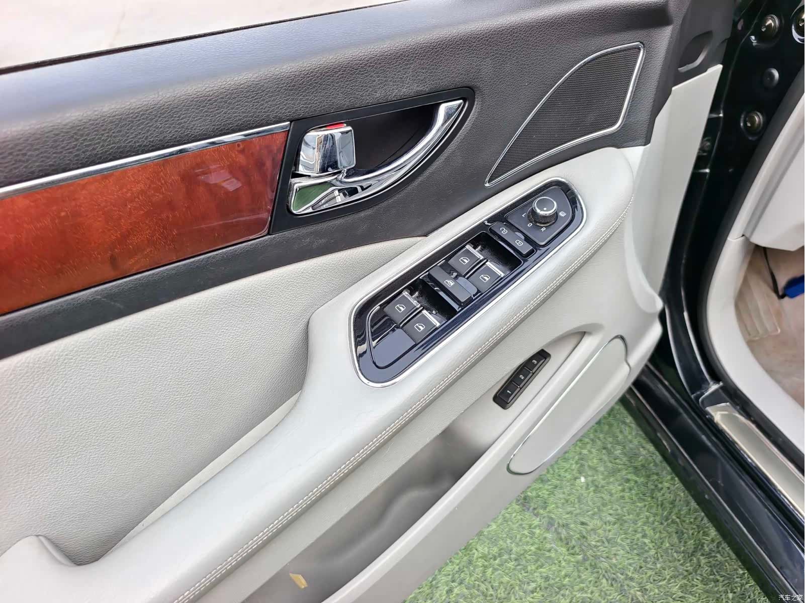 Hongqi H7, 2013 9