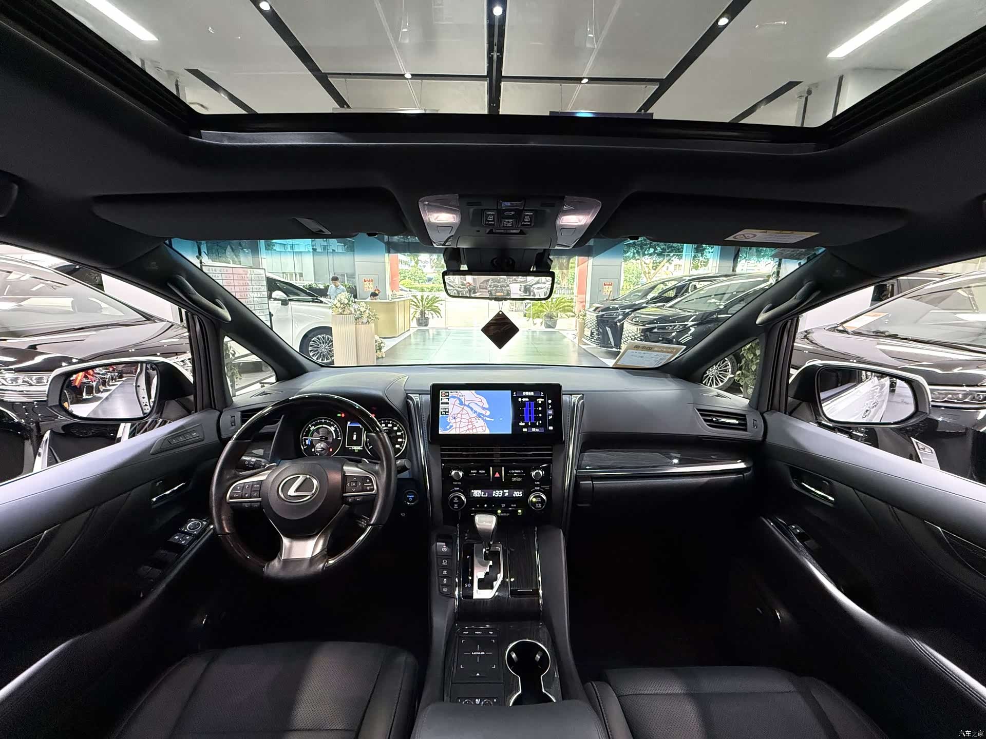 Lexus LM, 2022 13