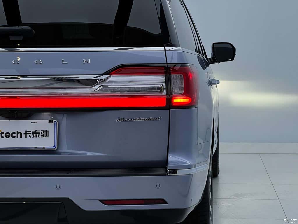 Lincoln Navigator, 2019 все фото