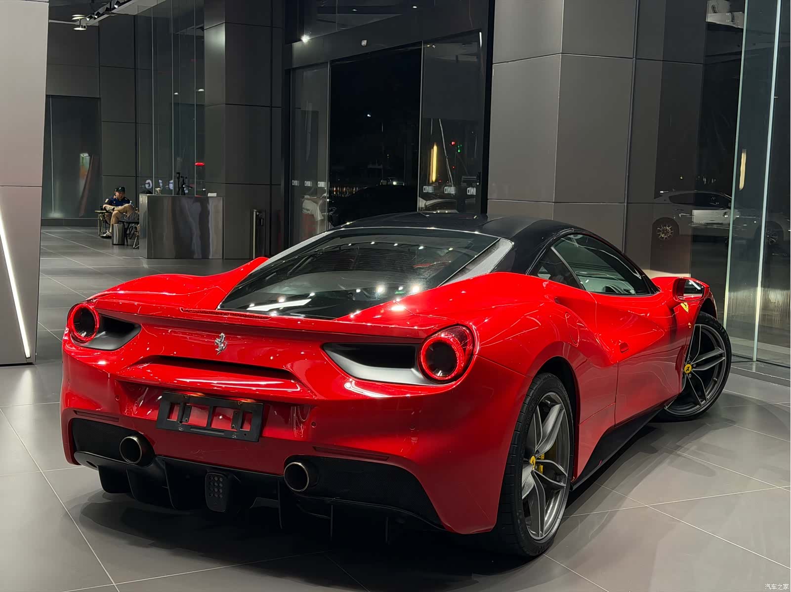 Ferrari 488, 2016 9