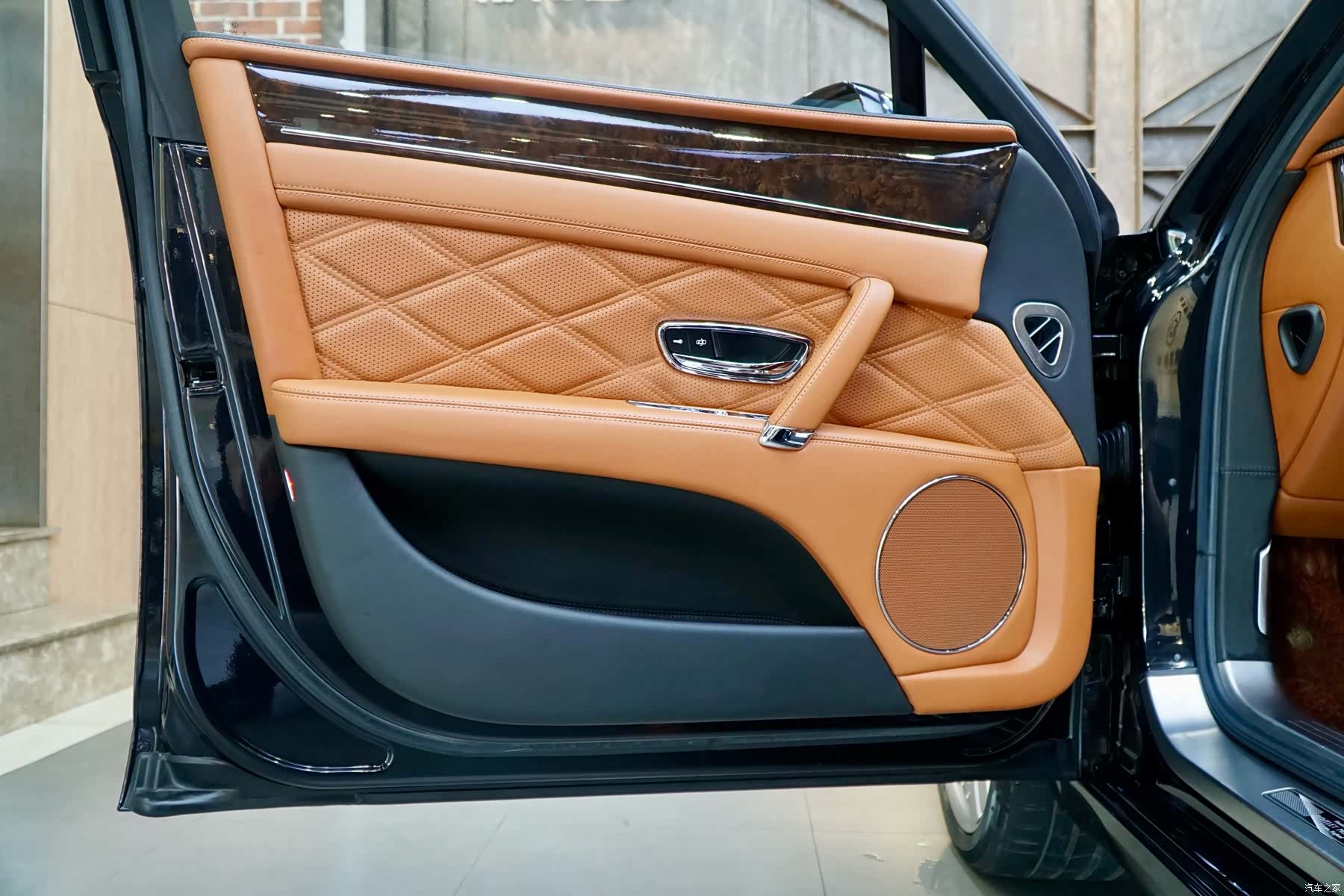 Bentley Flying Spur, 2015 17