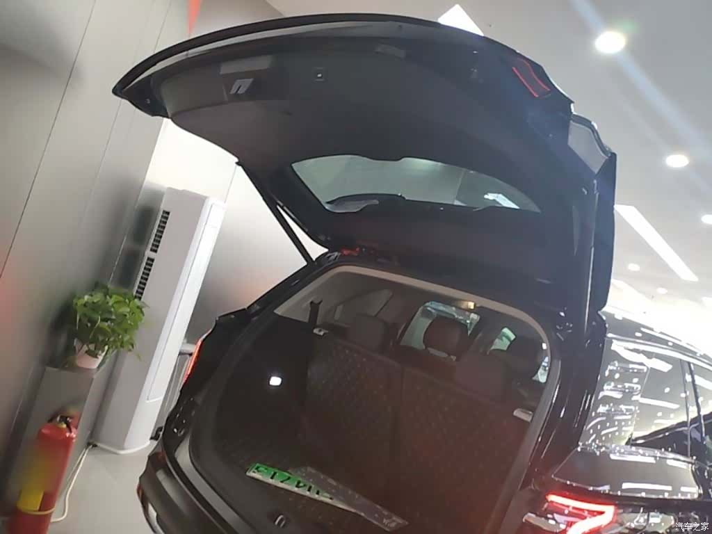 Hongqi HS7, 2025 19